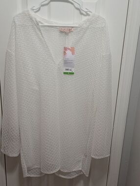 Spring Time Coastal Comfort White Scallop-Texture V-Neck Tunic Top